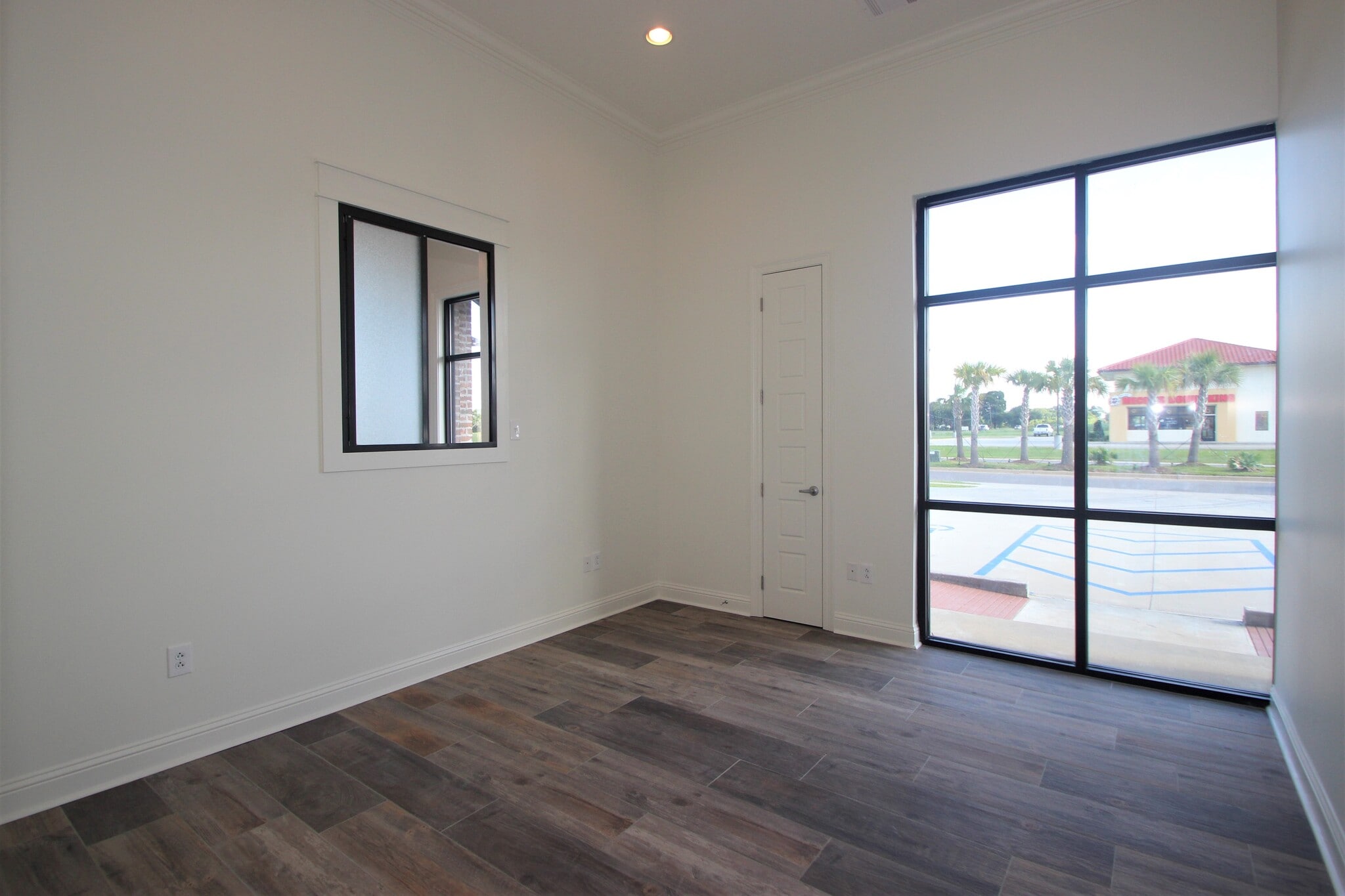 100 Sabal Palms Row, Youngsville, LA for lease Interior Photo- Image 1 of 12