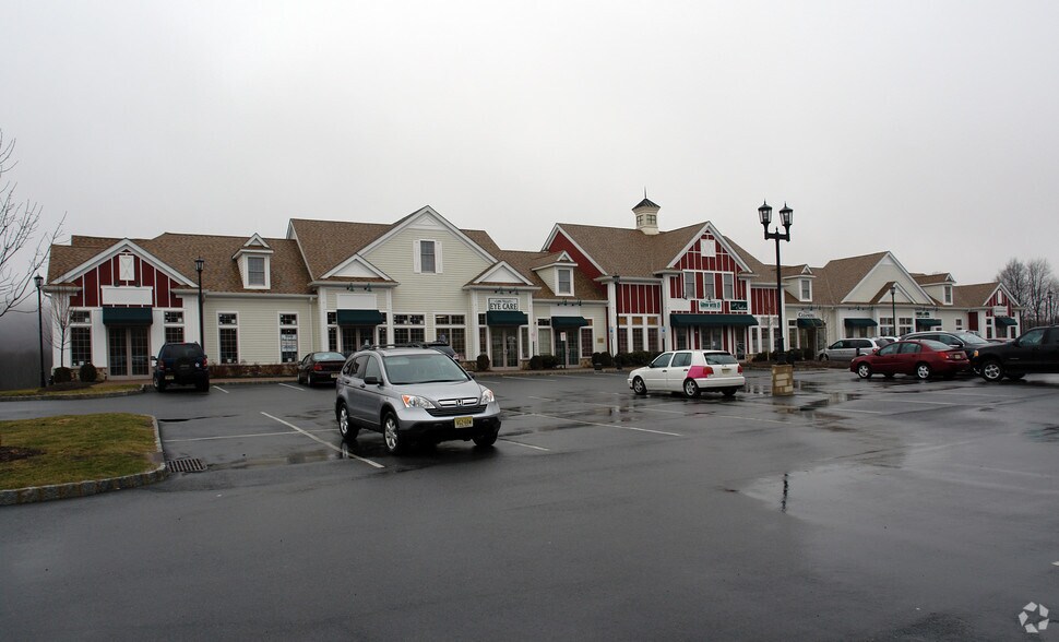 62 E Mill Rd, Long Valley, NJ à louer - Photo du bâtiment - Image 3 de 4