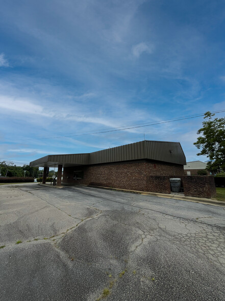 142 Bickett Blvd, Louisburg, NC for lease - Building Photo - Image 2 of 3