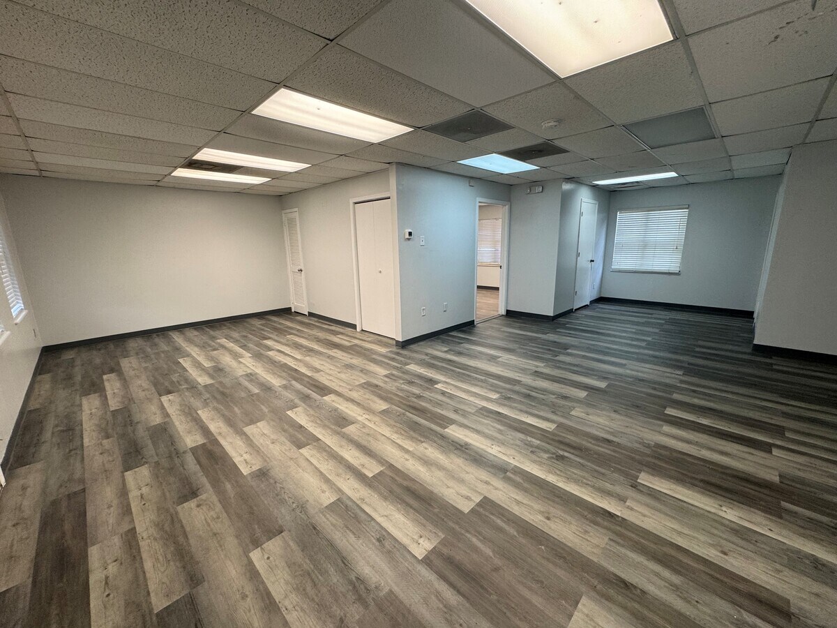 550 Balmoral Cir N, Jacksonville, FL 32218 - Unit 300 - - Interior Photo - Image 1 of 2