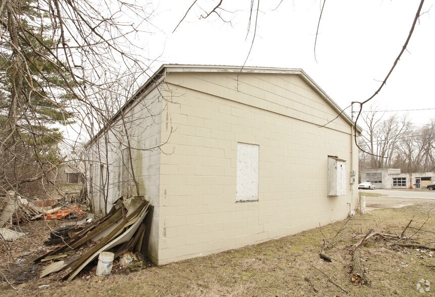 2409 Lansing Ave, Jackson, MI à vendre - Photo du bâtiment - Image 2 de 4