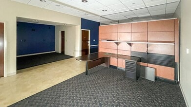 137-205 E Lincoln Trail Blvd, Radcliff, KY for lease Interior Photo- Image 1 of 7