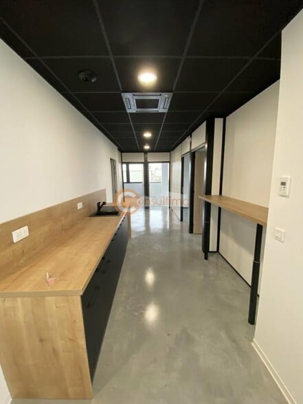 Office in Artigues-près-Bordeaux for lease - Interior Photo - Image 3 of 8