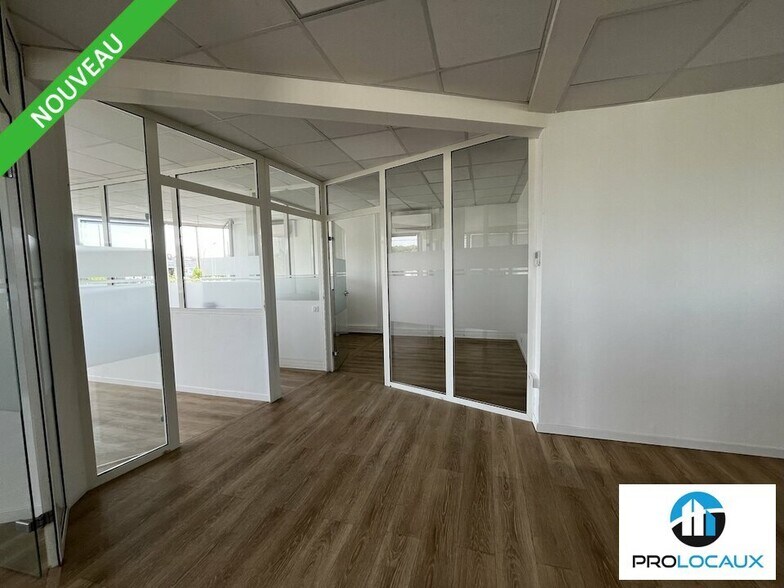 Office in Chantilly for lease - Interior Photo - Image 3 of 10