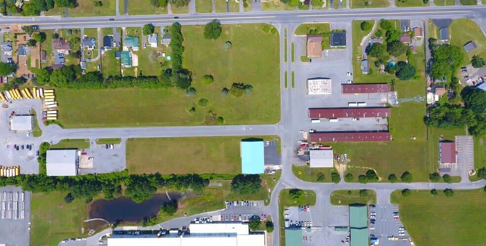 Vepco Park portefeuille de 24 propriétés à vendre sur LoopNet.ca - Photo du bâtiment - Image 2 de 7