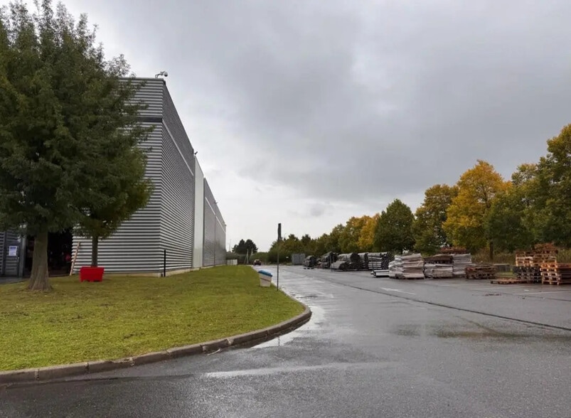 Office in Lieusaint for lease - Building Photo - Image 3 of 16