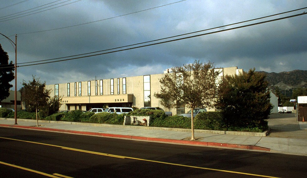 2930 N San Fernando Blvd, Burbank, CA à vendre - Photo du bâtiment - Image 2 de 7