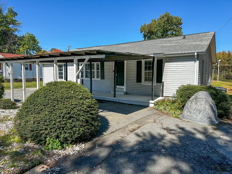 2 Lowe NW ave, Concord, NC for lease - Building Photo - Image 2 of 14