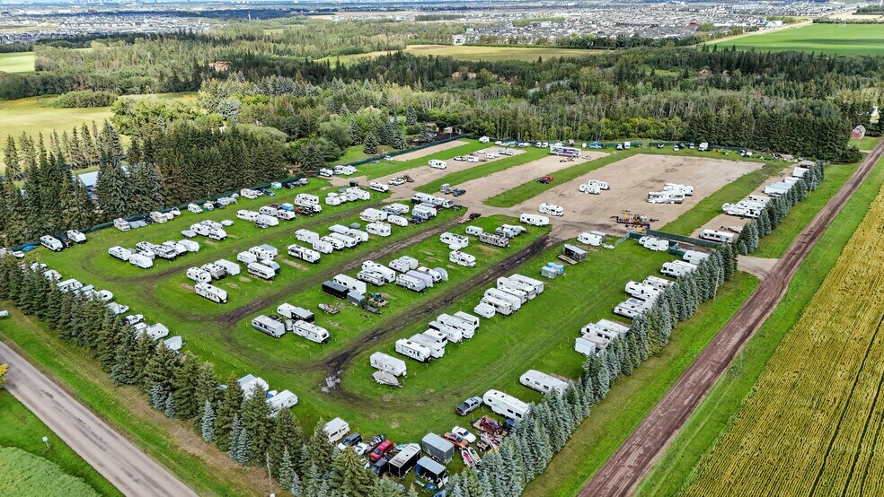 16815 41 Av SW, Edmonton, AB à vendre - Photo du bâtiment - Image 3 de 13