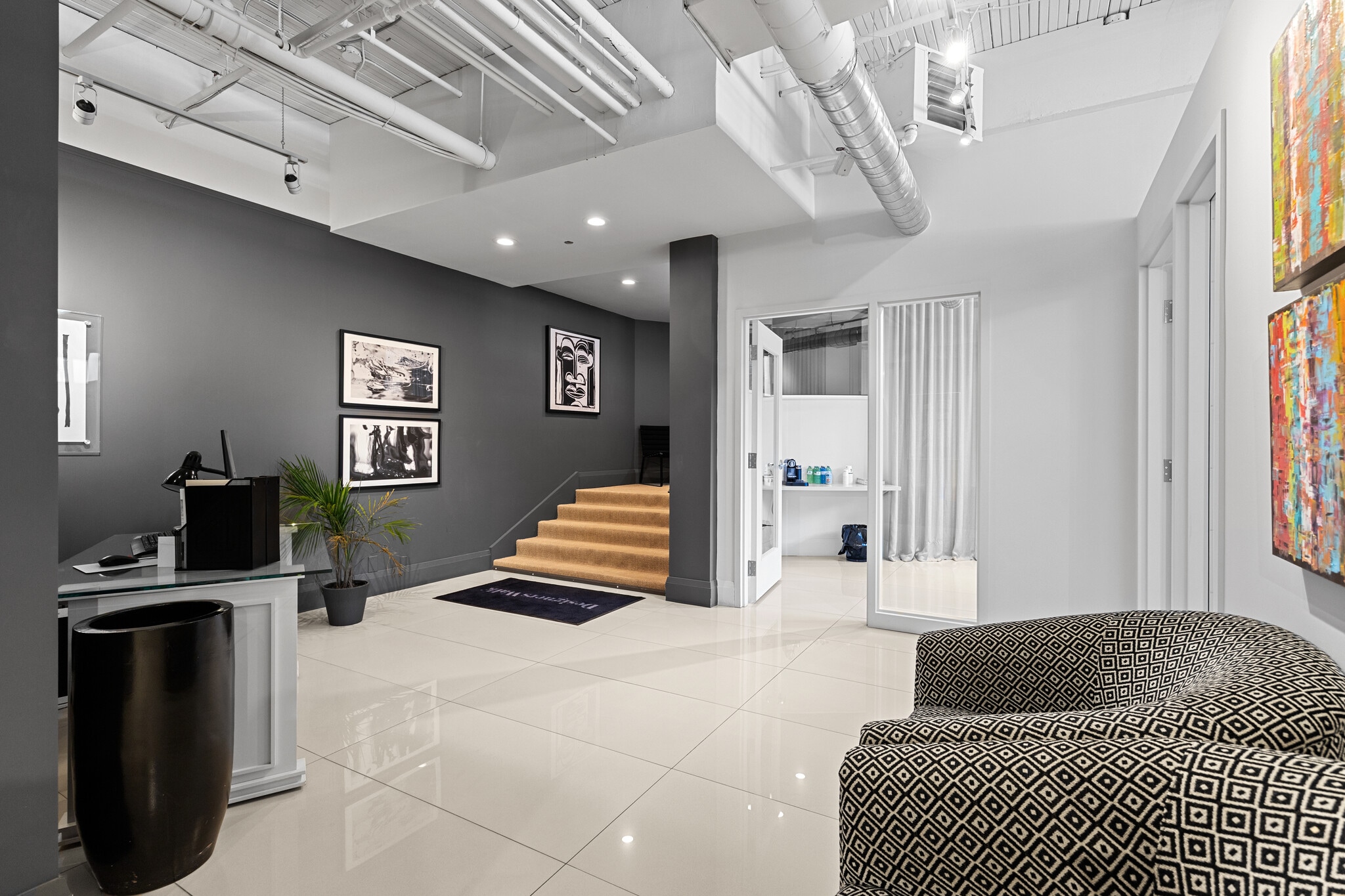 326 Davenport Rd, Toronto, ON for lease Interior Photo- Image 1 of 13
