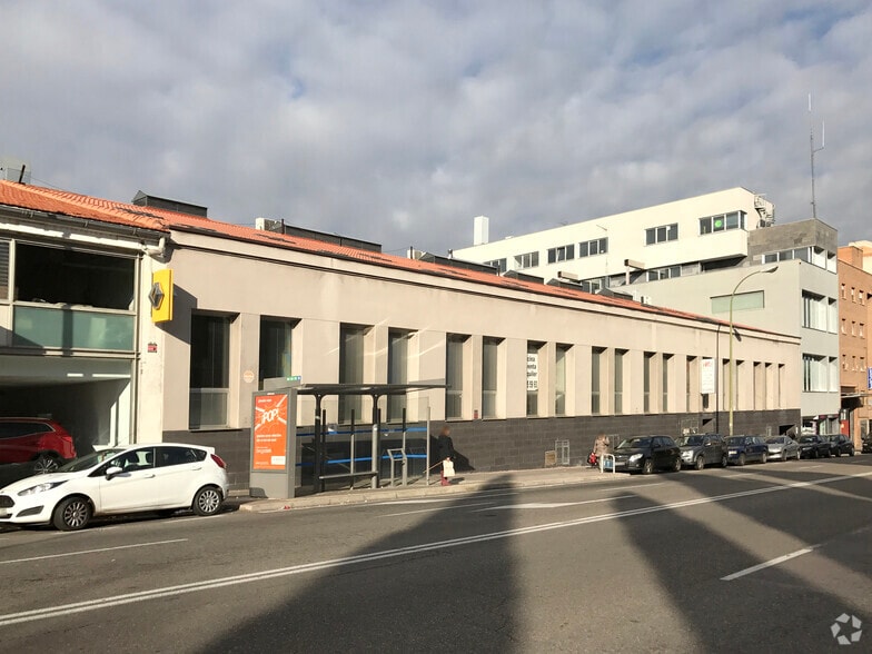 Avenida Institución Libre de Enseñanza, 45, Madrid, Madrid à vendre - Photo du bâtiment - Image 2 de 3