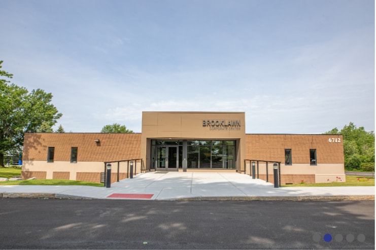 6712 Brooklawn Pky, Syracuse, NY à louer - Photo du bâtiment - Image 2 de 6