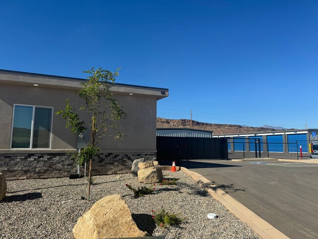 Plus de détails pour 68 Warehouse Dr, Washington, UT - Spécialité à vendre