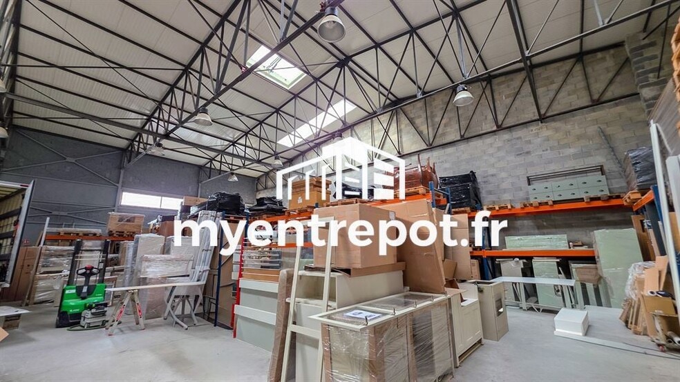 Flex in Marseille for lease - Interior Photo - Image 3 of 6