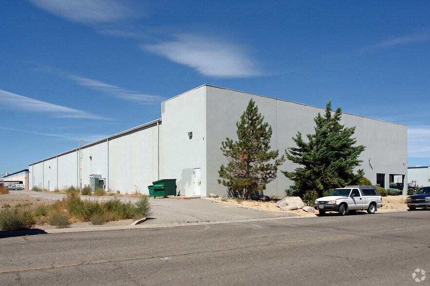 911 Linda Way, Sparks, NV à louer - Photo du bâtiment - Image 2 de 21