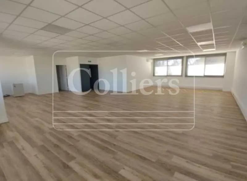 260 Rue René Descartes, Aix-en-Provence for lease - Interior Photo - Image 2 of 7