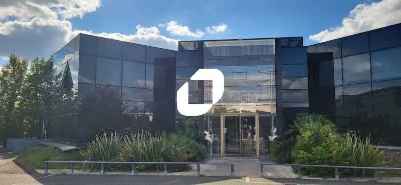 Office in Mérignac for lease - Building Photo - Image 1 of 6