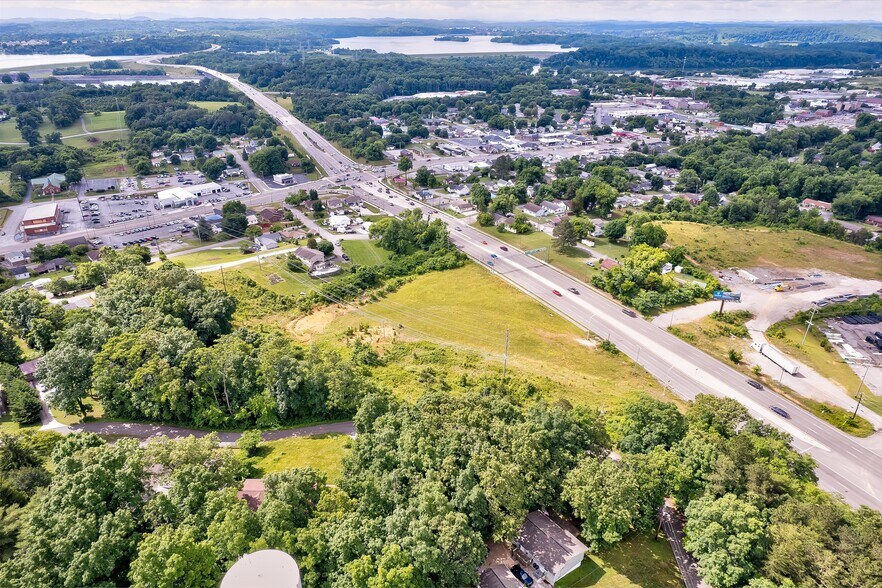 321 Hwy, Lenoir City, TN à vendre - Photo du bâtiment - Image 1 de 14