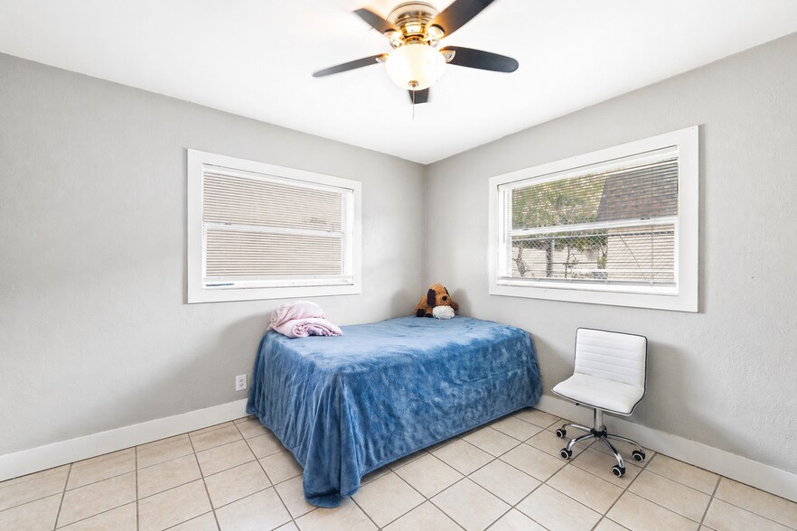 3910 NW 30th Ter, Lauderdale Lakes, FL à vendre - Photo du bâtiment - Image 3 de 20