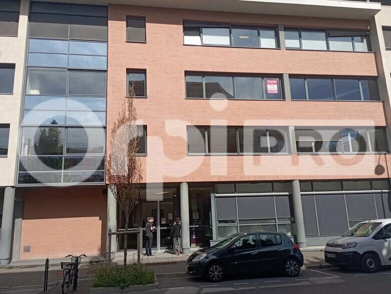 Office in Reims for lease - Building Photo - Image 1 of 4