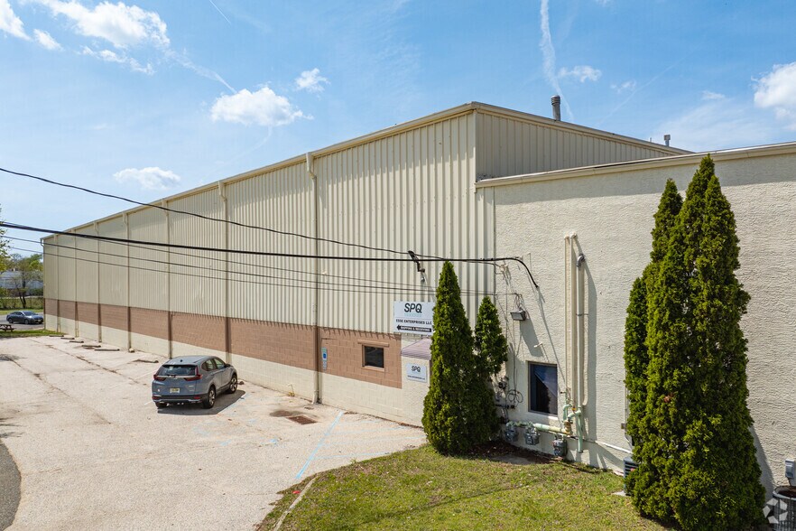 46 N West Ave, Vineland, NJ à louer - Photo du bâtiment - Image 3 de 6