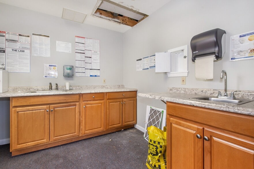 13 Stillwater Rd, Blairstown, NJ for lease - Building Photo - Image 2 of 38