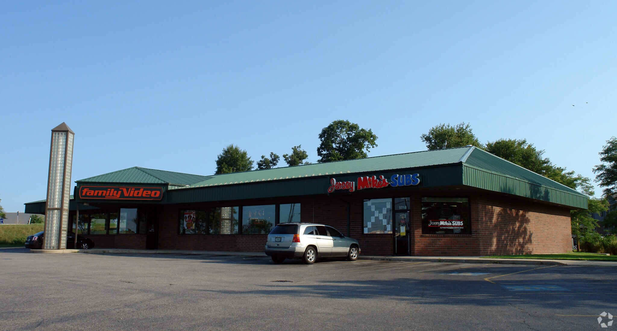 5714-5718 N Main St, Mishawaka, IN à louer Photo principale- Image 1 de 6