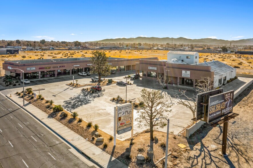 408-418 W Avenue J, Lancaster, CA for lease - Building Photo - Image 2 of 15