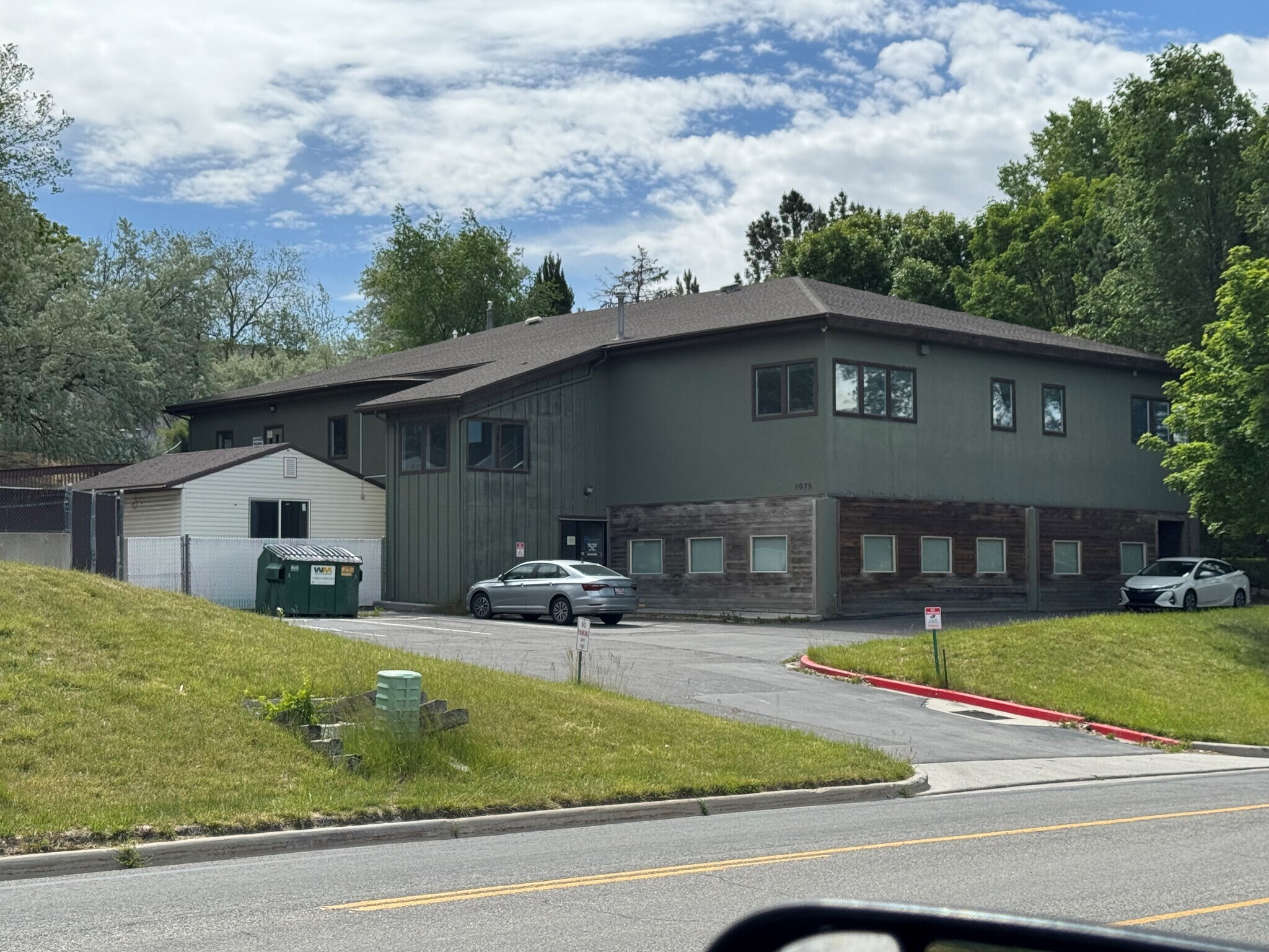 9075 S Riverside Dr, Sandy, UT à vendre Photo principale- Image 1 de 15