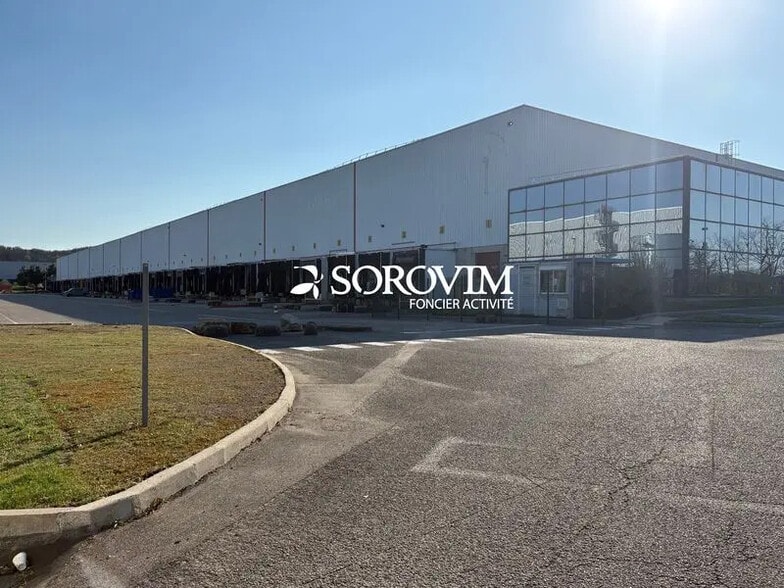 Industrial in Saint-Quentin-Fallavier for lease - Building Photo - Image 2 of 13