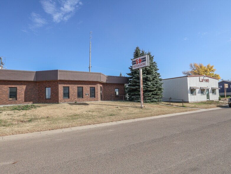 5003 47 st, Stettler, AB à louer - Photo du bâtiment - Image 2 de 22