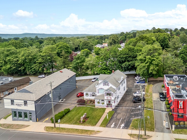 710 E Main St, Meriden, CT à vendre - Photo du bâtiment - Image 2 de 22