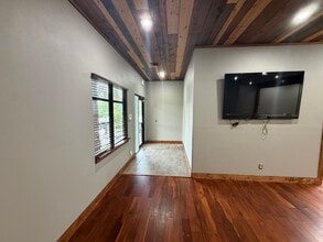 3291 S Thompson St, Springdale, AR for lease Interior Photo- Image 2 of 8