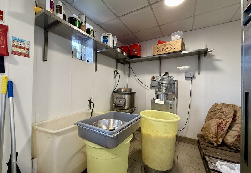 77-79 Newbold Rd, Chesterfield for sale - Interior Photo - Image 3 of 12