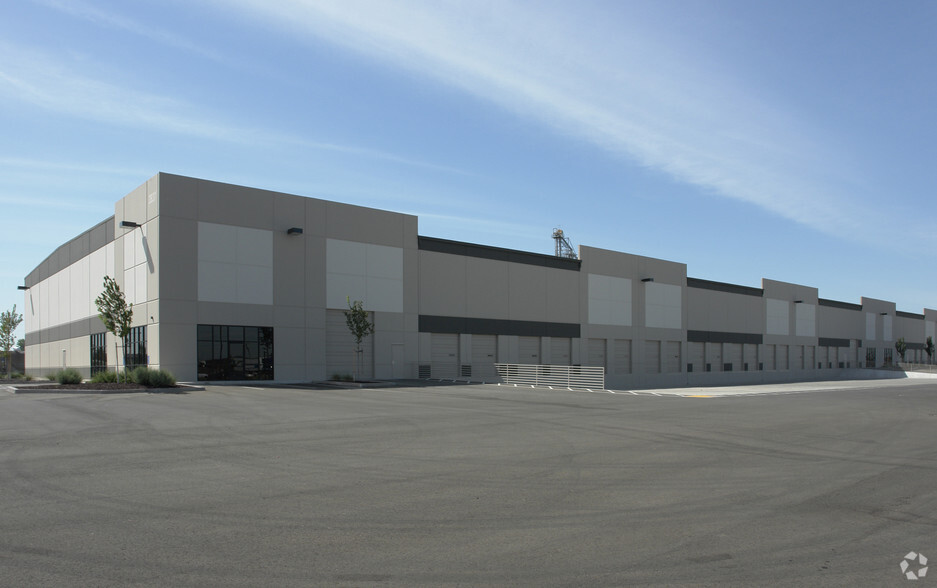 3837 Producers Dr, Stockton, CA for lease - Building Photo - Image 2 of 5