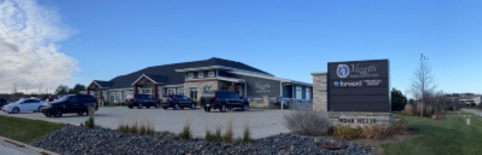 W248N5233 Executive Dr, Sussex, WI à louer - Photo du bâtiment - Image 1 de 5