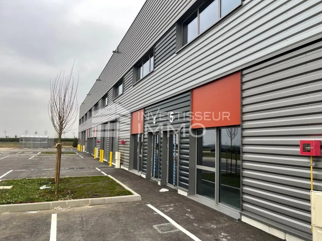 Flex in Le Thillay for lease Building Photo- Image 1 of 4