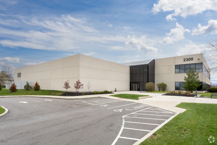 2300 Litton Ln, Hebron, KY à louer - Photo du bâtiment - Image 1 de 31