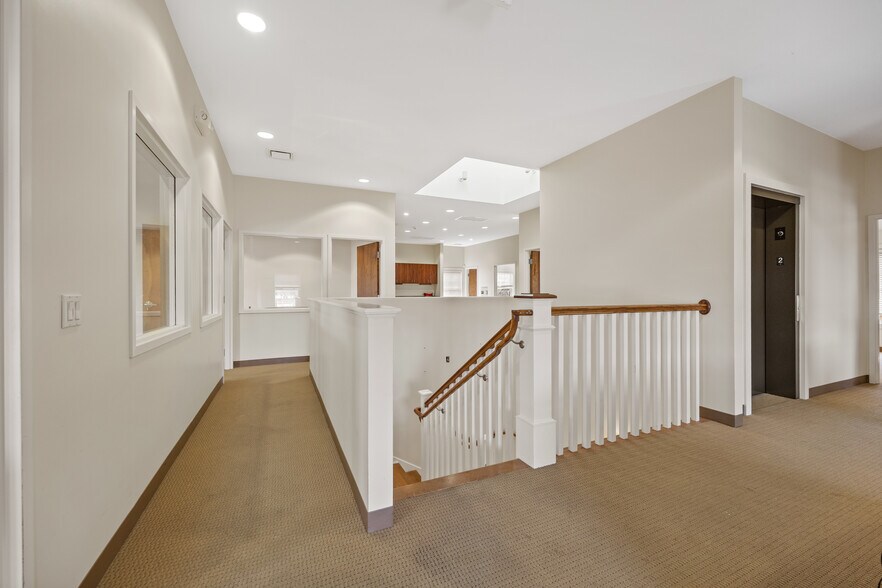 76 Tokeneke Rd, Darien, CT à louer - Photo du bâtiment - Image 3 de 43
