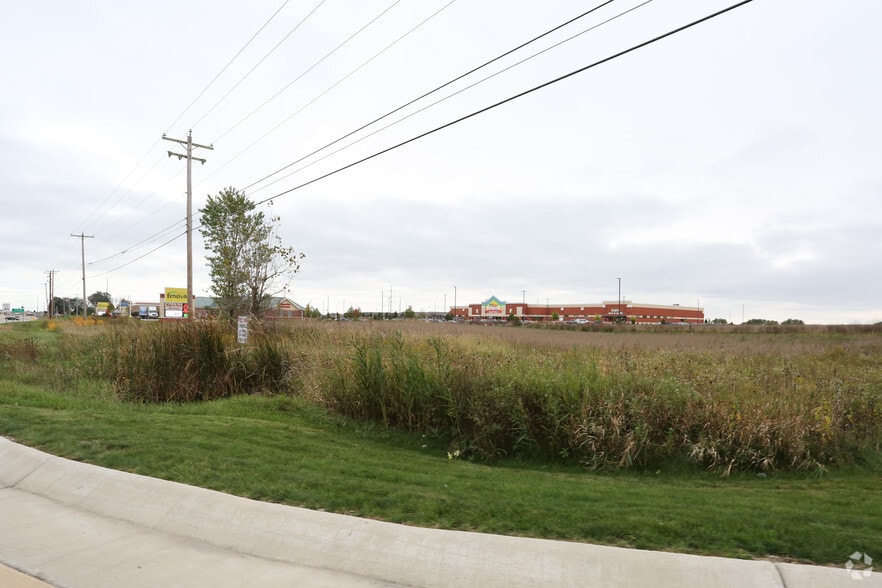 2900 Green Bay Rd, Kenosha, WI for sale - Building Photo - Image 1 of 4