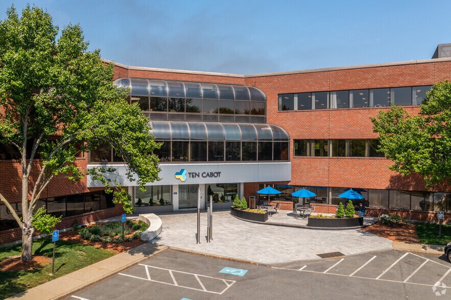 10 Cabot Rd, Medford, MA à louer - Photo du bâtiment - Image 2 de 19