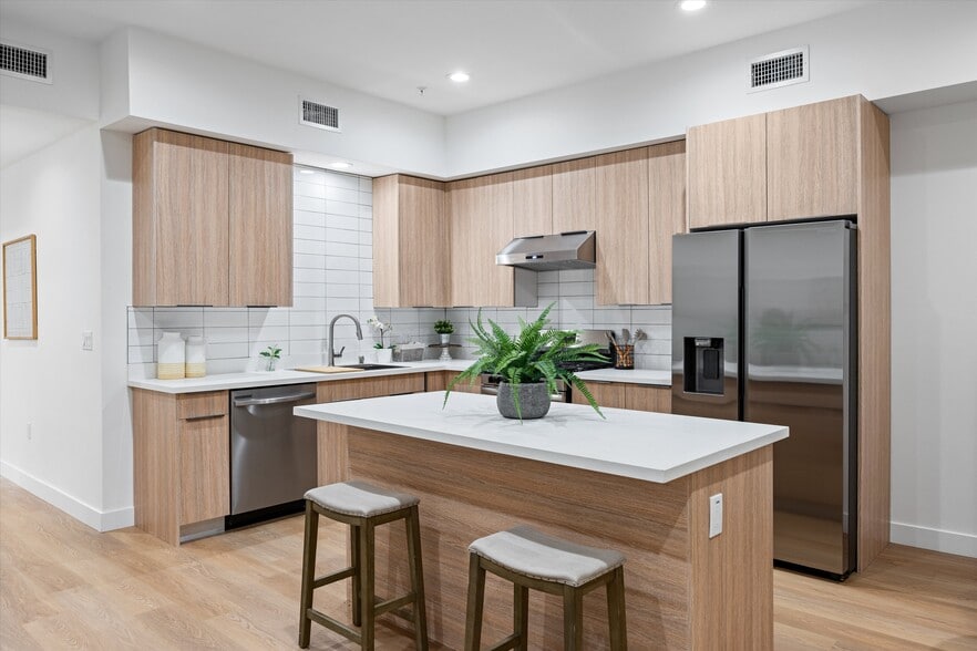 13857 Leffingwell Rd, Whittier, CA for sale - Interior Photo - Image 3 of 47