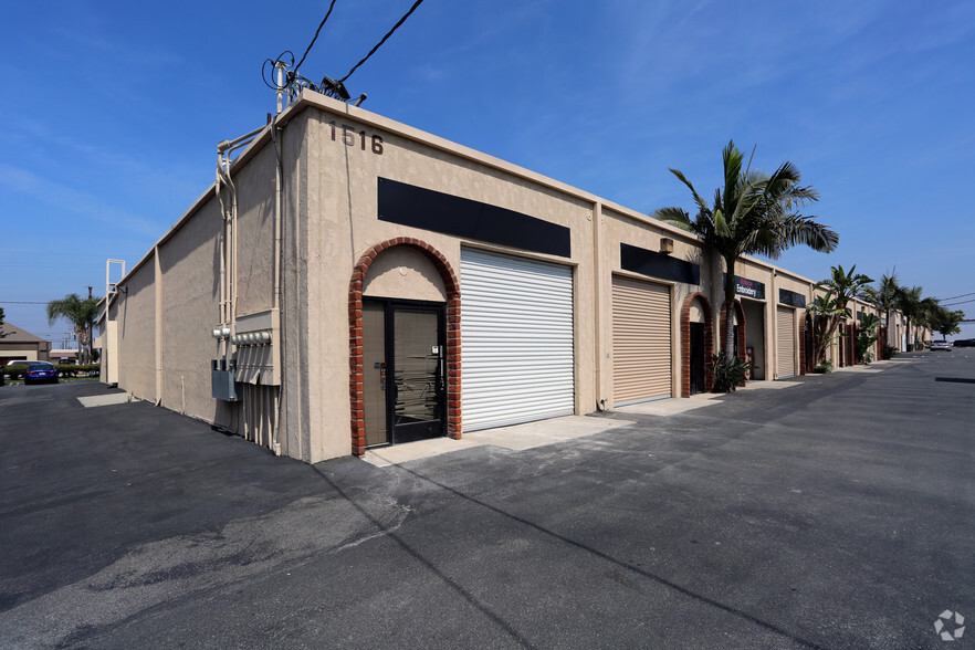 1514-1516 E Edinger Ave, Santa Ana, CA for lease - Primary Photo - Image 1 of 5