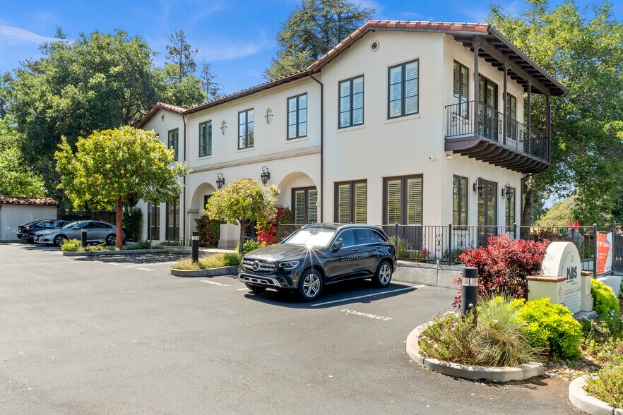 20 1st St, Los Altos, CA à louer - Photo du bâtiment - Image 3 de 7