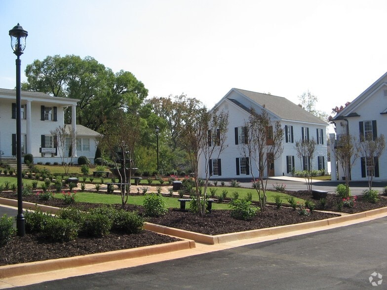 341 Dahlonega St, Cumming, GA à louer - Photo du bâtiment - Image 2 de 14