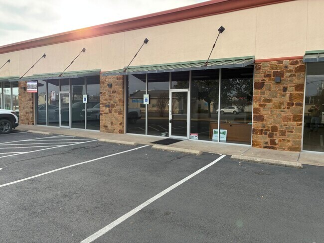 More details for 102 W Dallas St, Llano, TX - Office/Retail for Lease
