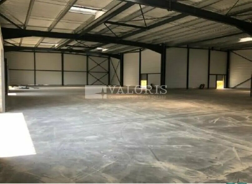 Retail in Anse for lease - Building Photo - Image 3 of 6