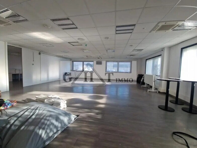 Commerce de détail dans Ivry-sur-Seine à louer - Photo du bâtiment - Image 3 de 6