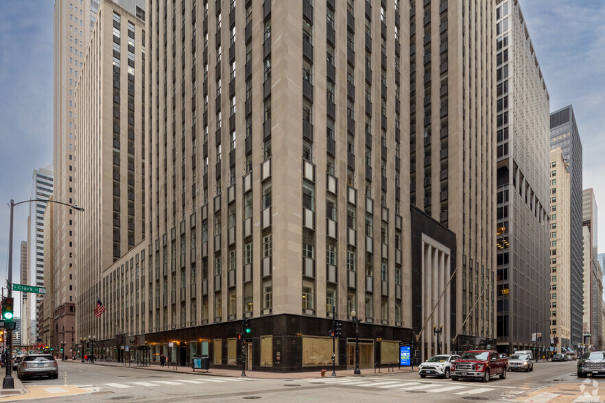 135 S LaSalle St, Chicago, IL à louer - Photo du bâtiment - Image 2 de 17