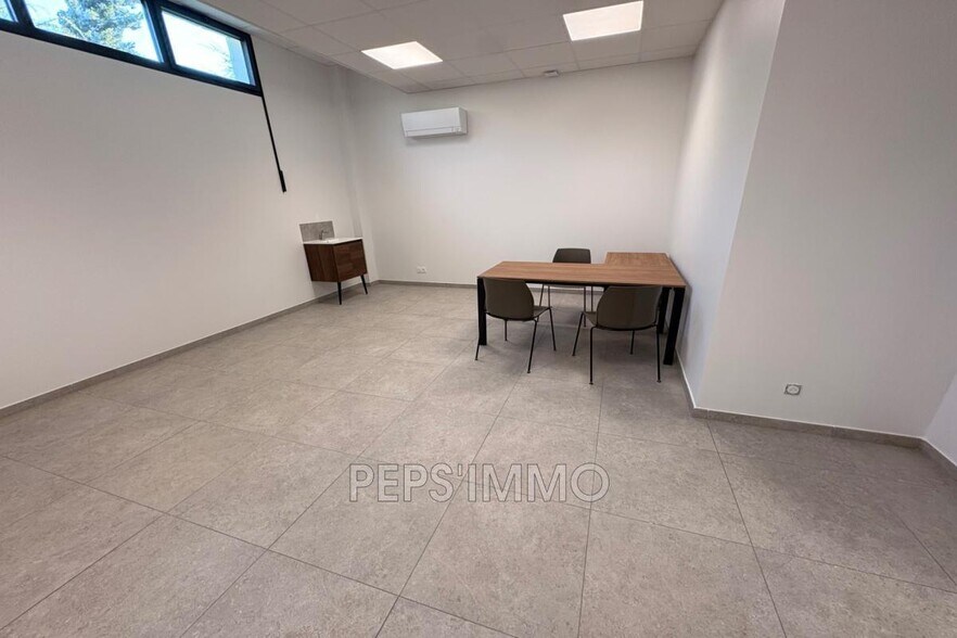 Medical in Gignac-la-Nerthe for lease - Building Photo - Image 3 of 7